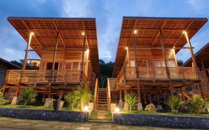 Kertasari west sumbawa surf & stay Bukit Samudra 