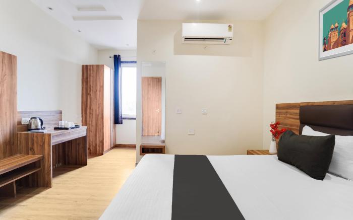 Super Hotel Shiv Lok