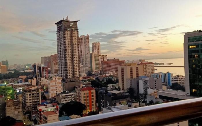 Near Mall & night life 1BR in the heart of Manila