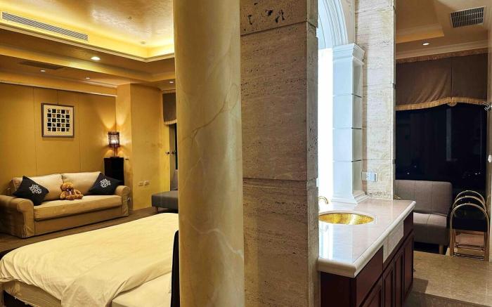 High-rise double-sided window level 23