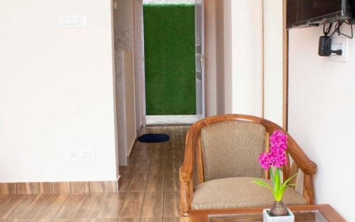 4 bedrooms villa near Mall road