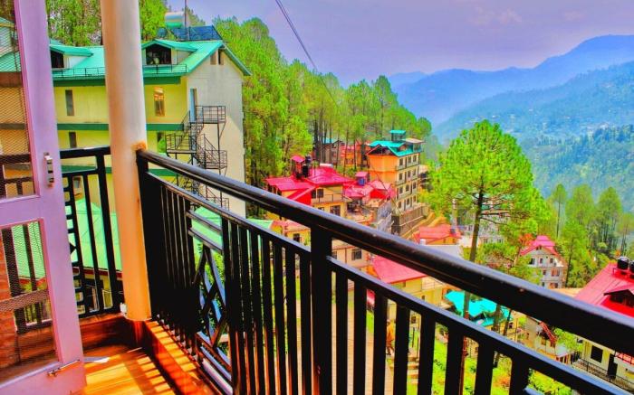 4 bedrooms villa near Mall road