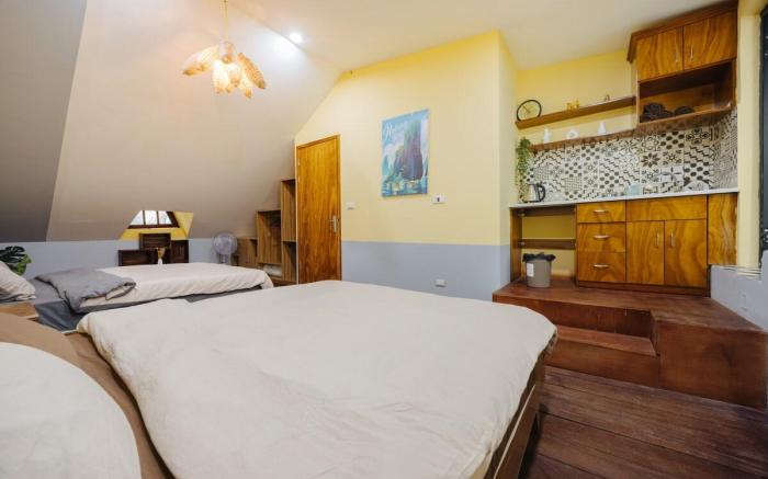 old quarter .duplex 3beds  big window street view