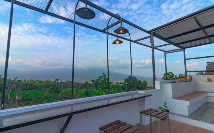 Villa Snyaman with Private Pool and Rooftop