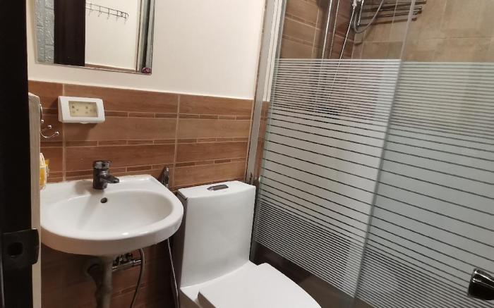 Pet Friendly 2BR Condo, Near Burnham and Session.