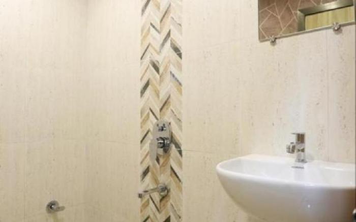 Hotel Crown Near Nesco Center-Oberoi Mall Goregaon East