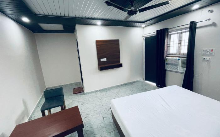 Aayodhya Dham Hotel By GRB