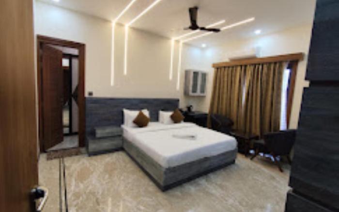 Goroomgo The Grand Mansion Noida