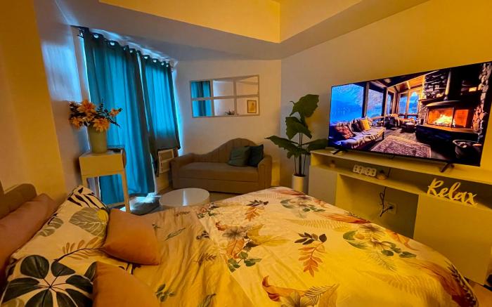 Tropical Bloom Suite