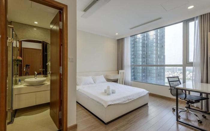 3br Apt next to Landmark81 nice view
