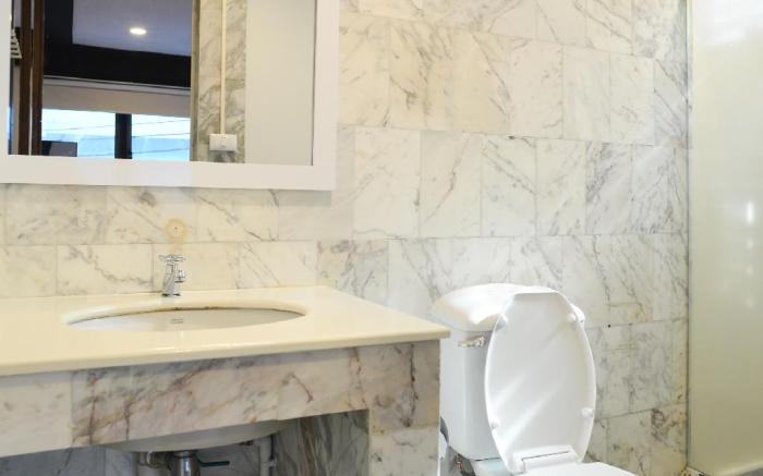 Sukhumvit Manhattan Style w/ Bathroom+Kitchen (R2)