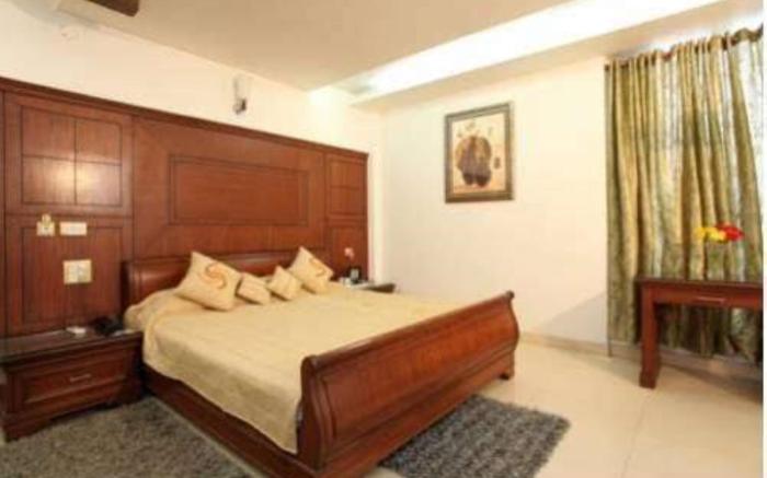 Goroomgo Shanta Inn Lucknow
