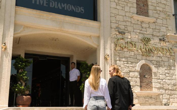 FIVE DIAMONDS HOTEL