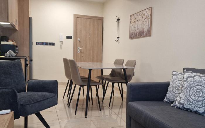 Downtown 1bedroom Apartment Steps from the Sea