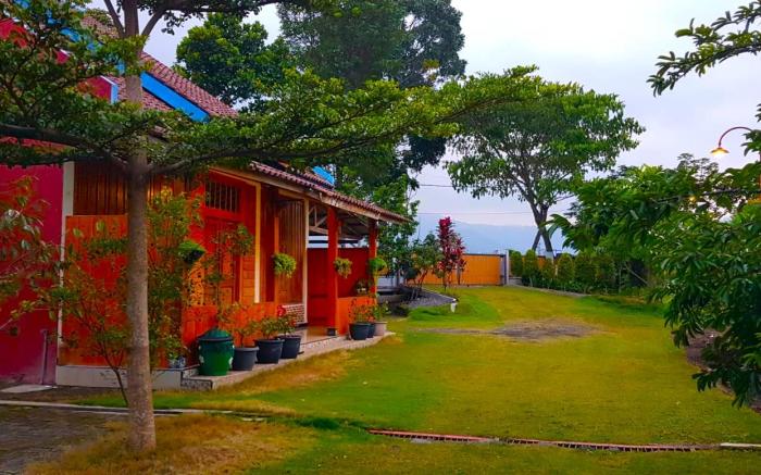 Villa Strawberry Annisa Batu Malang