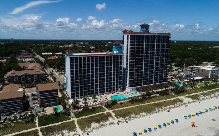 Oceanfront Condo with Pools, Lazy River and Water Park