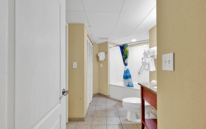 Spectacular Views Condo at Carolinian Beach Resort: Pool