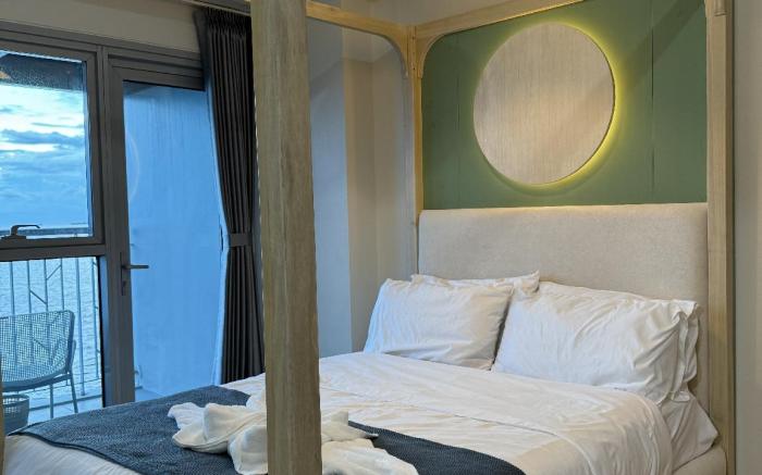 Panoramic Seaview 2BR Near Airport Facing the Bay