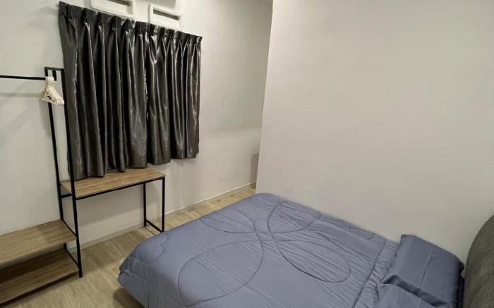 Clean and Convenient Landed Walk to KSL 2Min