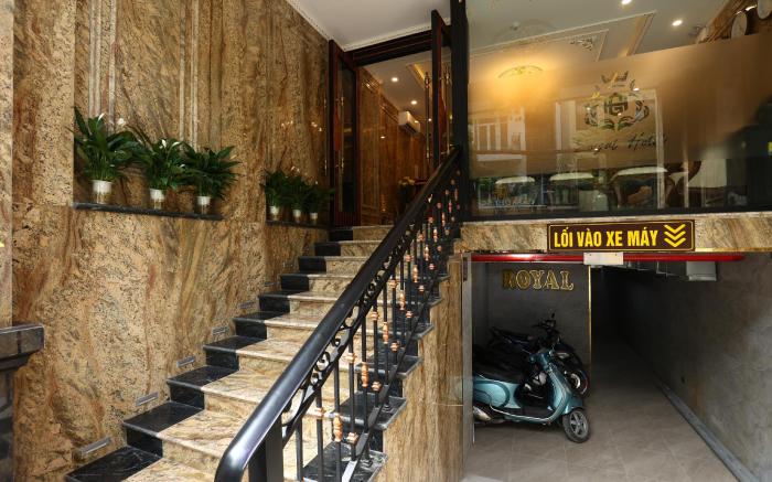 Royal Hotel - 5 minutes to Keangnam Landmark 72
