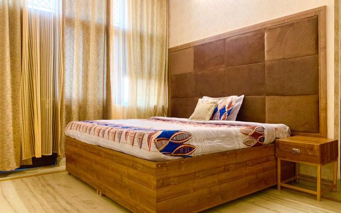 10. 2bhk spaces family, friends, relax  by  Instay