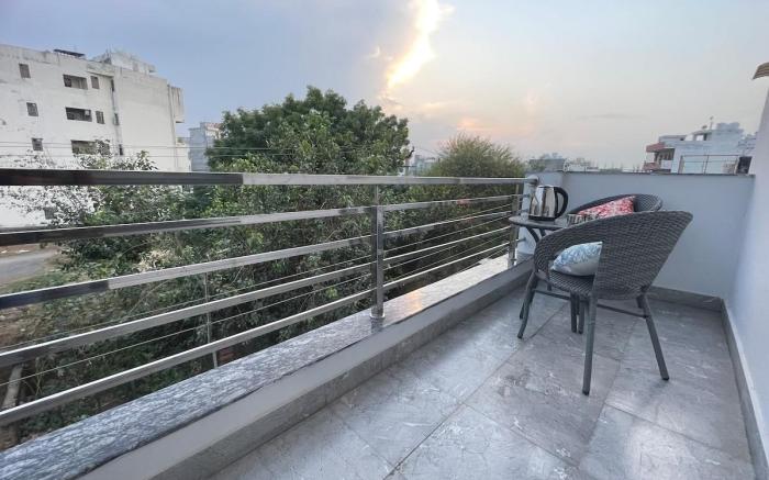 25. 3bhk peaceful, family, relax, by Instay