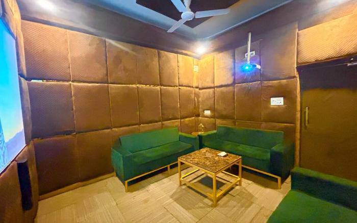 9. Pvt. Theater, 2bhk, Relax, space by Instay