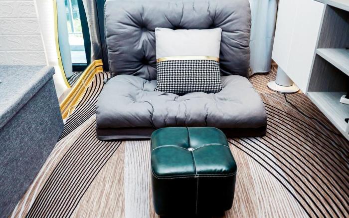 Sapphira Manor: Luxurious Condo by the Bay