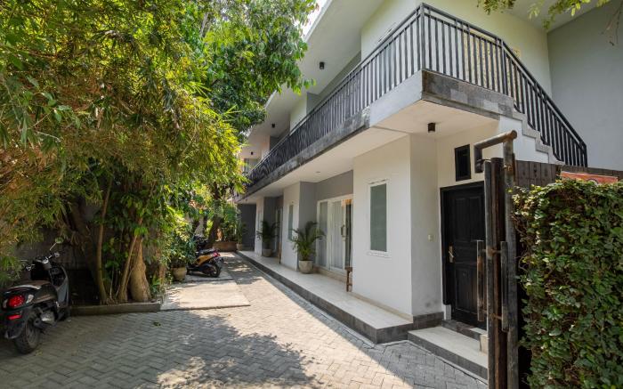 Double A House 