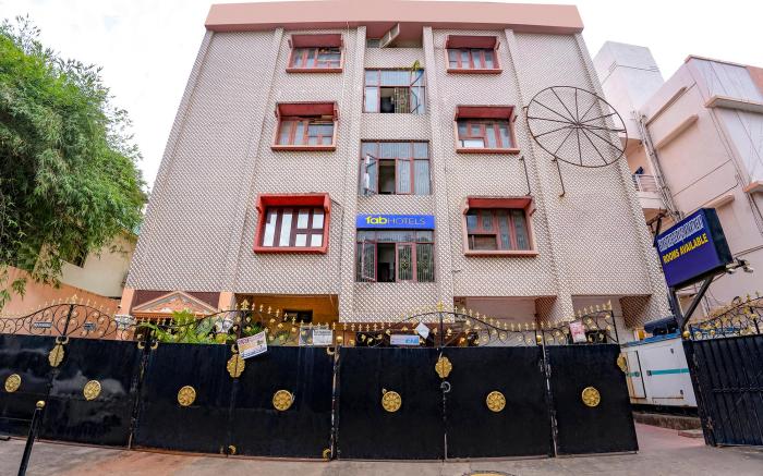 FabHotel Home Tree Service Apartment T Nagar - Nr. Pondy Bazaar & Dindigul Thalapakatti Restaurant
