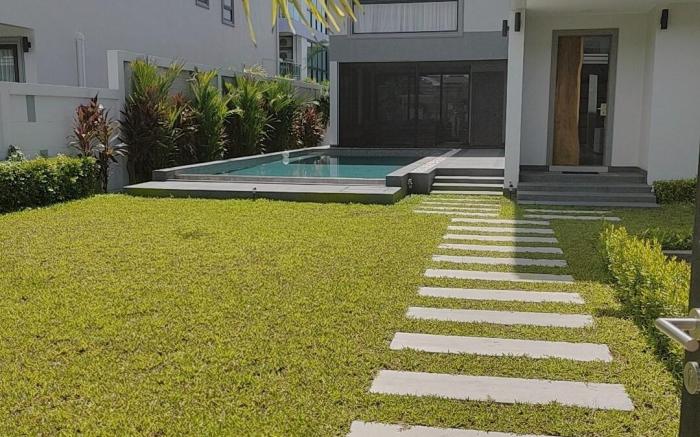 Zhongtian Beach Romantic Luxury High-End Villa with Five Bedrooms and Five Bathrooms