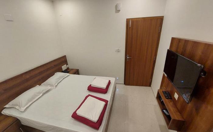 FOUR SQUARE COMFORTS