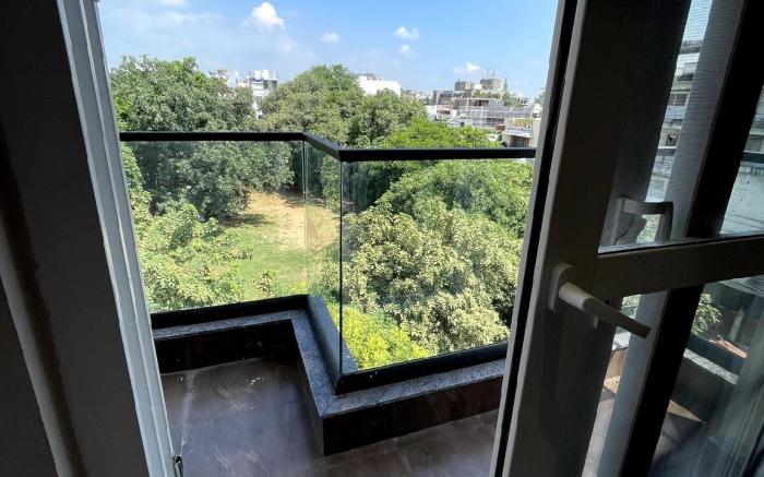 Stayo Rooms :-Premium Studio Apt (Park view)