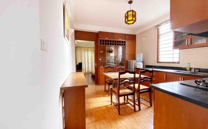 SPACIOUS KITCHEN/1BR_Stps to TRAIN Station