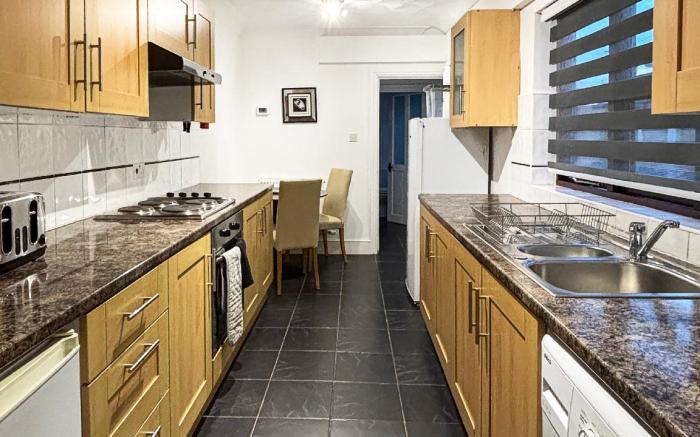 A2 Sleeps 4 - Modern Apartment - Central location 