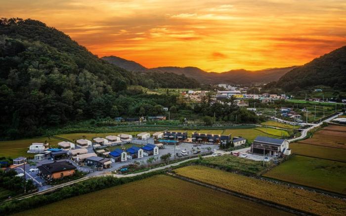 Gapyeong Dogland Dog Caravan Glamping