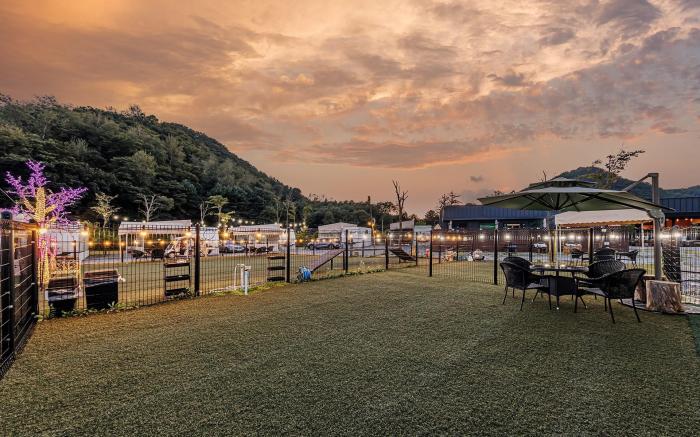 Gapyeong Dogland Dog Caravan Glamping