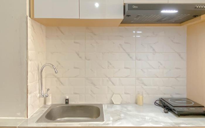 Studio Living Transpark Juanda Bekasi By Travelio