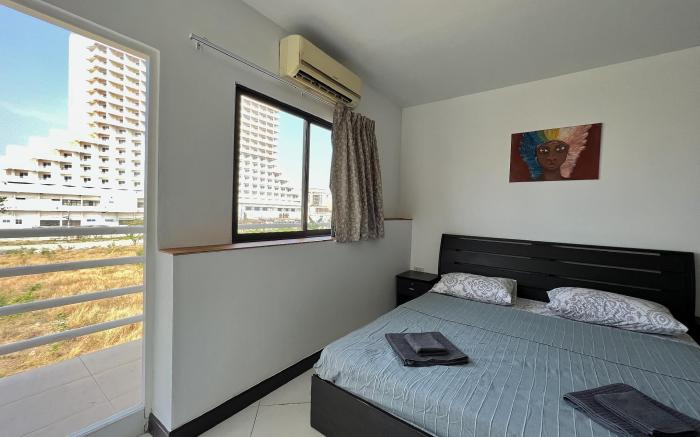 Emerald Hotel with Kitchen