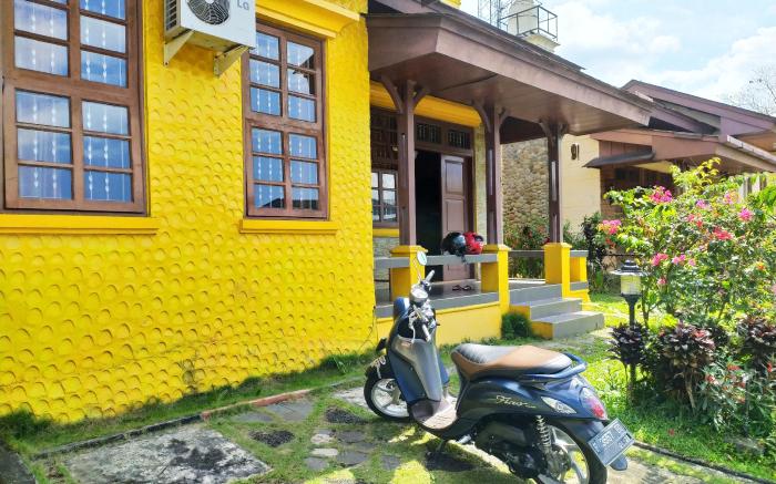 Villa minimalis nyaman beraih rapih