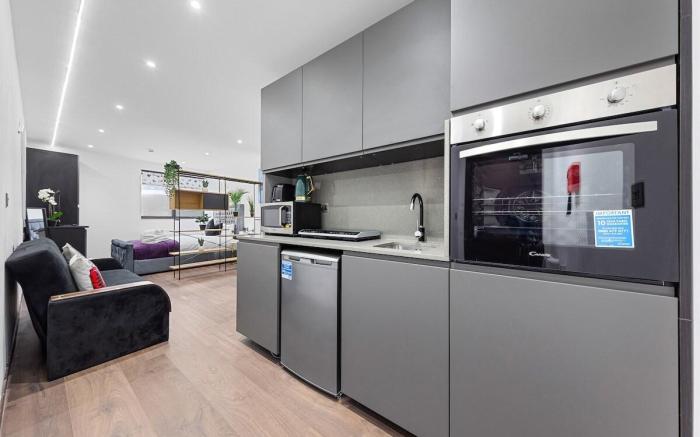 Bright Studio Retreat in Golders Green