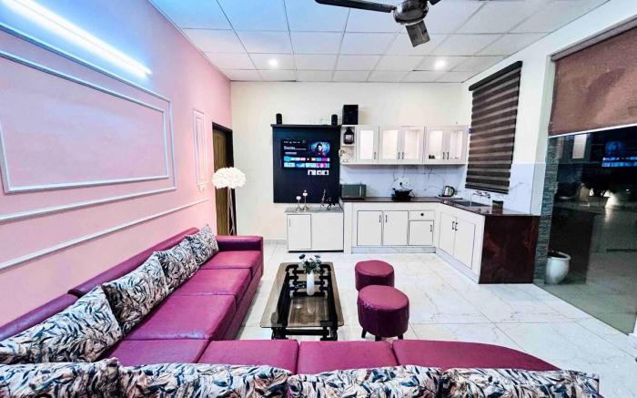 THE GRAND ( 4 BEDROOM SUITE WITH PRIVATE TERRACE)