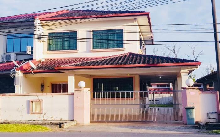 Spacious Semi-D Homestay (Taman Terus)