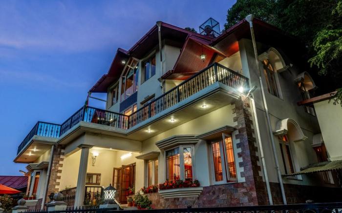 ELIVAAS 3BHK with Entertainment lounge - TheMeadow