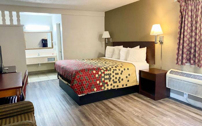 Super 8 by Wyndham Albuquerque Downtown