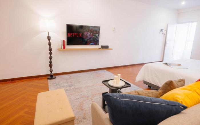Luxury Studio @ Center of City Center!3