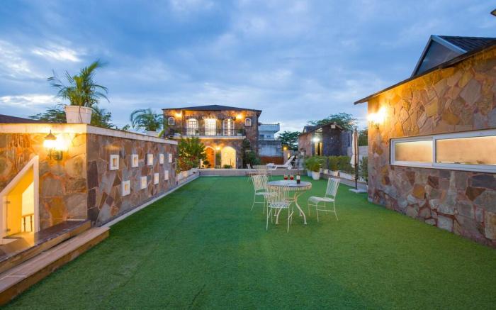 ELIVAAS 3 BHK with  Pool & Garden - Oakwood Villa