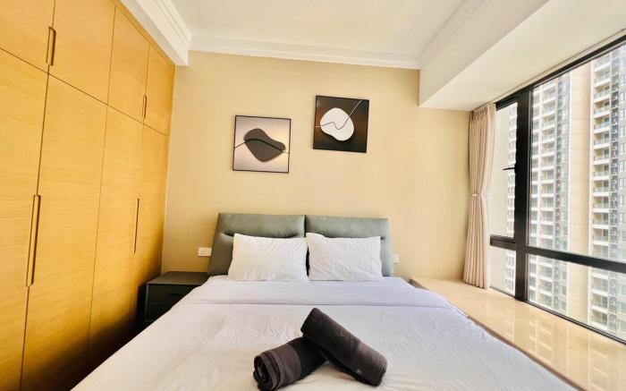 Modern Poolview 2BR at R&F