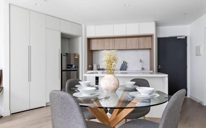 Chic 2BR Apt Opposite Southern Cross, City Views