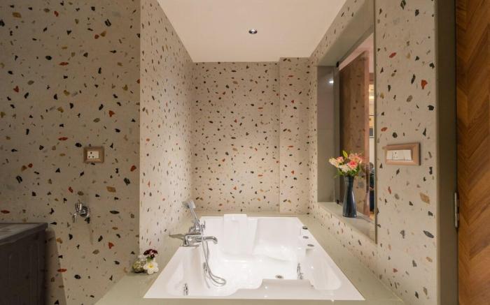 ELIVAAS 1 BHK with Jacuzzi & Lift - Kamerios Brisa